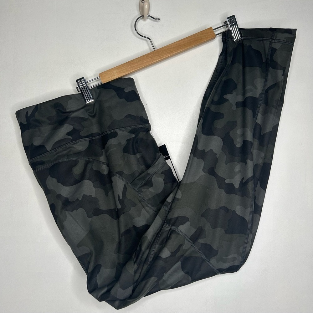 NWT Yogalicious  Lux 7/8 Camo legging 2X - Picture 10 of 10